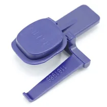 Lewy przycisk zwalniający kratkę filtra do odkurzacza Electrolux / AEG 1181986132