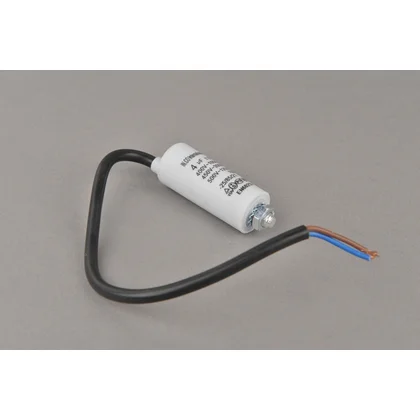 Kondensator z przewodami Domax 4 µF 450 V 27039