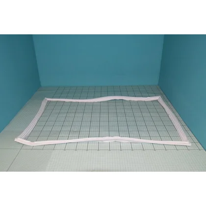 Uszczelka magnetyczna drzwi do chłodziarko-zamrażarki Amica 818 x 525 mm 1023579