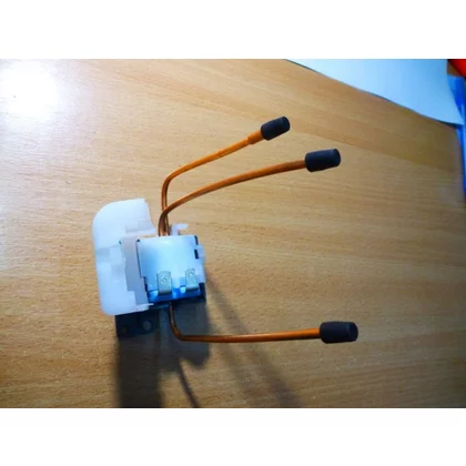 Inne elementy do lodówek Elektrozawór do chłodziarki Whirlpool / Indesit 481282128041 C00317869