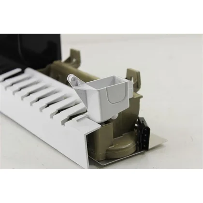 Półki na plastikowe i druciane r Kostkarka do lodu do lodówki Whirlpool / Indesit / Ariston / Hotpoint 481269028046 C00311718
