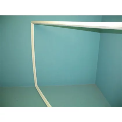 Uszczelka magnetyczna drzwi do chłodziarki i zamrażarki Amica biała 38CHŁ. 39ZAM. '07 8038476